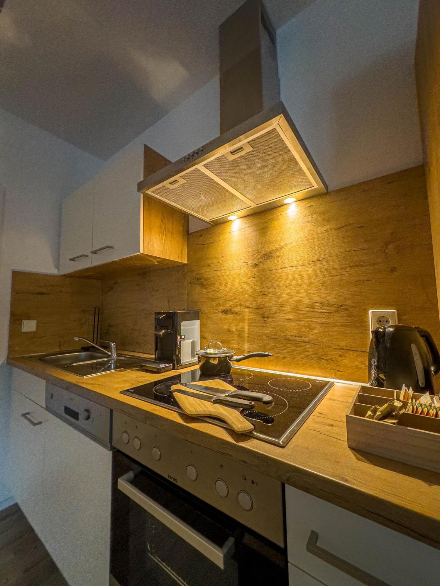 Goldcream Suites - Modern - Netflix - Free Parking Guenzburg Exterior photo