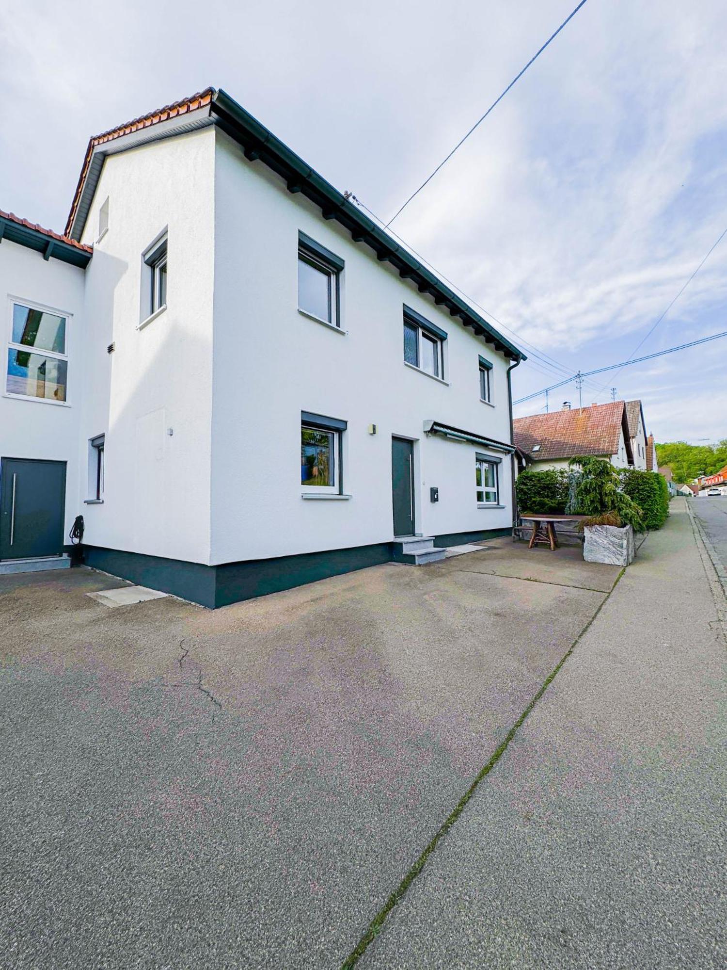 Goldcream Suites - Modern - Netflix - Free Parking Guenzburg Exterior photo